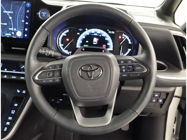 ヴォクシー ハイブリッドＳ－Ｚ　パワーウィンドウ　ＤＶＤ再生機能　インテリキー　横滑防止装置　地デジＴＶ　アクティブクルーズコントロール　フルオートエアコン　リアカメラ　エアバッグ　ＡＢＳ　１００Ｖ充電　ナビＴＶ　ＷＡＣ　キーレス（6枚目）