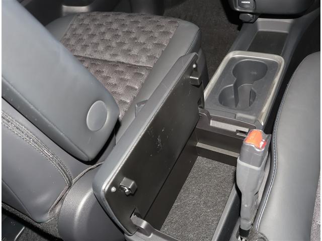 ヴォクシー ハイブリッドＳ－Ｚ　パワーウィンドウ　ＤＶＤ再生機能　インテリキー　横滑防止装置　地デジＴＶ　アクティブクルーズコントロール　フルオートエアコン　リアカメラ　エアバッグ　ＡＢＳ　１００Ｖ充電　ナビＴＶ　ＷＡＣ　キーレス（14枚目）