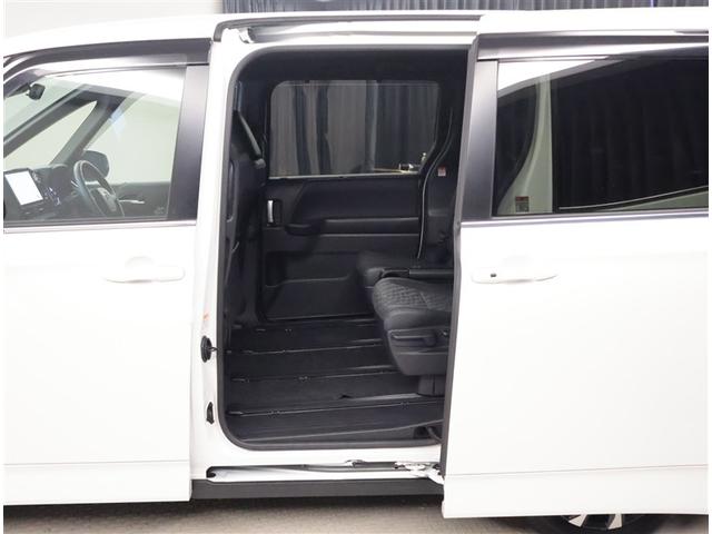 ヴォクシー ハイブリッドＳ－Ｚ　パワーウィンドウ　ＤＶＤ再生機能　インテリキー　横滑防止装置　地デジＴＶ　アクティブクルーズコントロール　フルオートエアコン　リアカメラ　エアバッグ　ＡＢＳ　１００Ｖ充電　ナビＴＶ　ＷＡＣ　キーレス（23枚目）