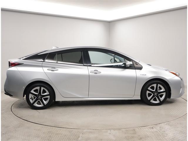 プリウス Ａツーリングセレクション　スマキー　イモビライザー　バックモニター　クルコン　記録簿有　ＬＥＤヘッドライト　ＤＶＤ視聴可　ＥＴＣ　ナビＴＶ　メモリーナビゲーション　横滑り防止機能　キーフリ　アルミ　ＡＡＣ　ＡＢＳ　パワステ（4枚目）