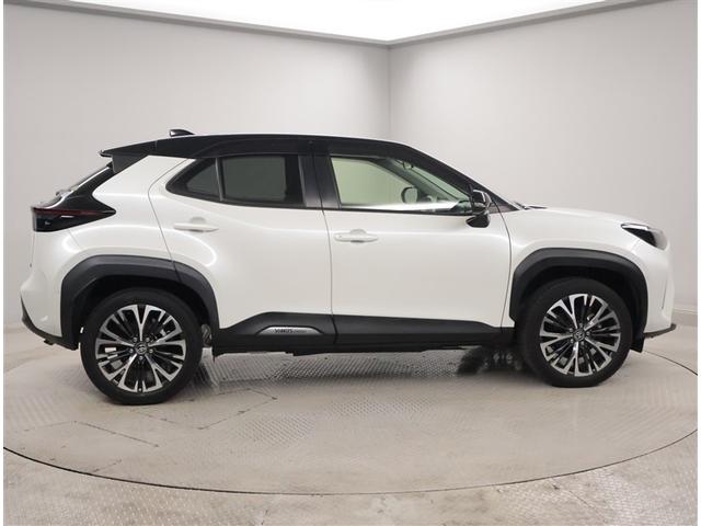 ヤリスクロス ハイブリッドZ インテリジェントキー アルミホイル LEDライト リアカメラ クルーズコントロール 整備記録簿 横滑り防止システム ナビTV メモリーナビゲーション 電動シ-ト パワステ オートエアコン キーフリー(4枚目)