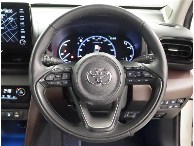 ヤリスクロス ハイブリッドZ インテリジェントキー アルミホイル LEDライト リアカメラ クルーズコントロール 整備記録簿 横滑り防止システム ナビTV メモリーナビゲーション 電動シ-ト パワステ オートエアコン キーフリー(6枚目)