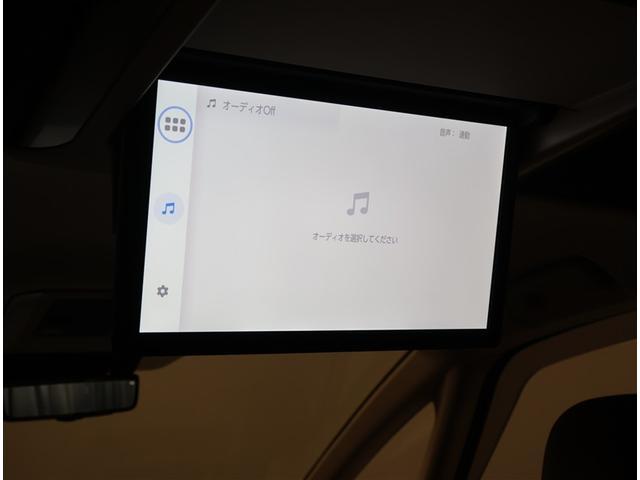 バックモニター付き。駐車の際のサポートとなり、必須アイテムのひとつですよね。それでも、バックする際は必ずご自身の目で確認をしてください。パノラミックビューで上から見下ろした視点でも確認できます！