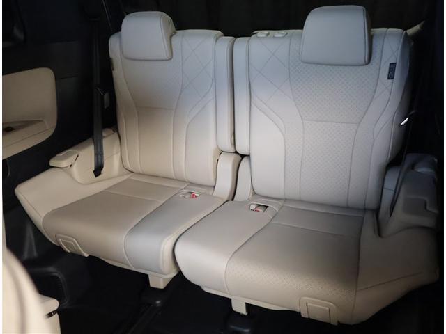 バックモニター付き。駐車の際のサポートとなり、必須アイテムのひとつですよね。それでも、バックする際は必ずご自身の目で確認をしてください。パノラミックビューで上から見下ろした視点でも確認できます！