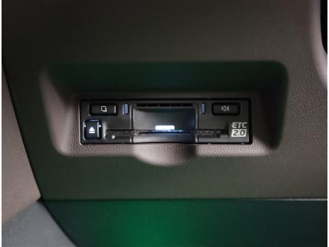 ＥＴＣ装備です。やはり「高速道路や有料道路の料金所をスムーズに通過できる」のはいいですよね。「持ち合わせのお金がなかった！」なんて時にもＥＴＣカードは後払い決済なので安心ですよね。