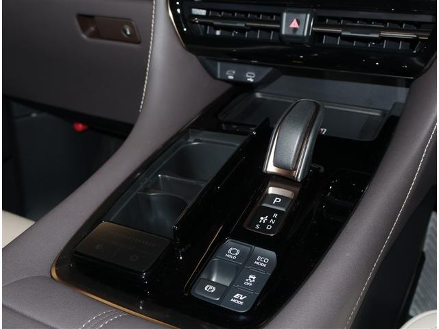 ストレスなく操作しやすいシフトレバーですね。