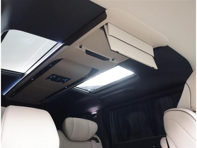 サンルーフ付き。解放感を感じることが出来ると気分も上がりますよね。車内も明るくなり、良い季節にはぜひオープンしてドライブを楽しんでください！あると嬉しいアイテムのひとつですよね。