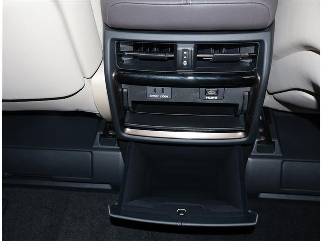 バックモニター付き。駐車の際のサポートとなり、必須アイテムのひとつですよね。それでも、バックする際は必ずご自身の目で確認をしてください。パノラミックビューで上から見下ろした視点でも確認できます！