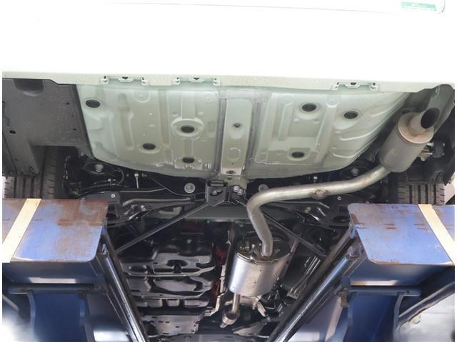 バックモニター付き。駐車の際のサポートとなり、必須アイテムのひとつですよね。それでも、バックする際は必ずご自身の目で確認をしてください。パノラミックビューで上から見下ろした視点でも確認できます！