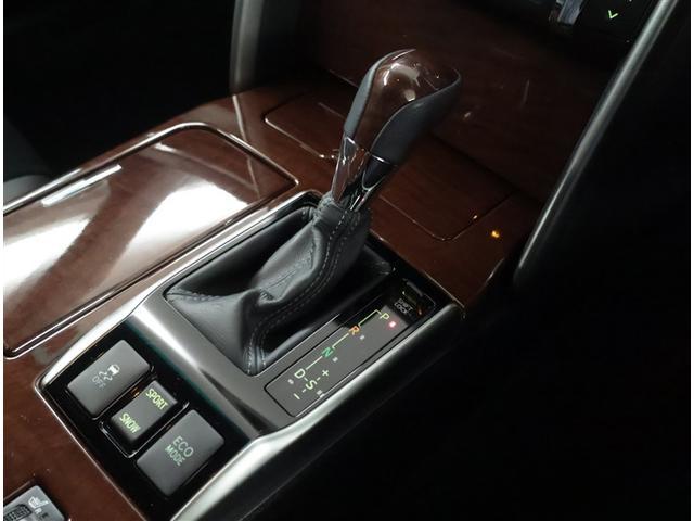 ストレスなく操作しやすいシフトレバーですね。