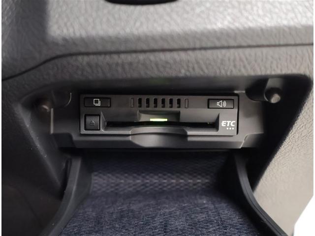 ＥＴＣ装備です。やはり「高速道路や有料道路の料金所をスムーズに通過できる」のはいいですよね。「持ち合わせのお金がなかった！」なんて時にもＥＴＣカードは後払い決済なので安心ですよね。