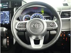 デザインもよく、居心地のよい運転席ですね。分かりやすいスイッチ類ですから操作もしやすく運転をサポートします。ぜひご来店いただき、実際にお座りいただいてステアリングを握ってみてください！ 6