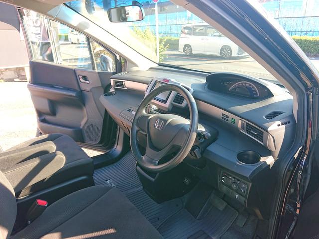 フリード G ジャストセレクション・3列シート・7人乗り・ワンオーナー ・禁煙車・パイオニア製メモリーナビゲーション・ETC車載器・パワースライドドア・スマートキーx2・整備記録簿&取扱説明書(14枚目)