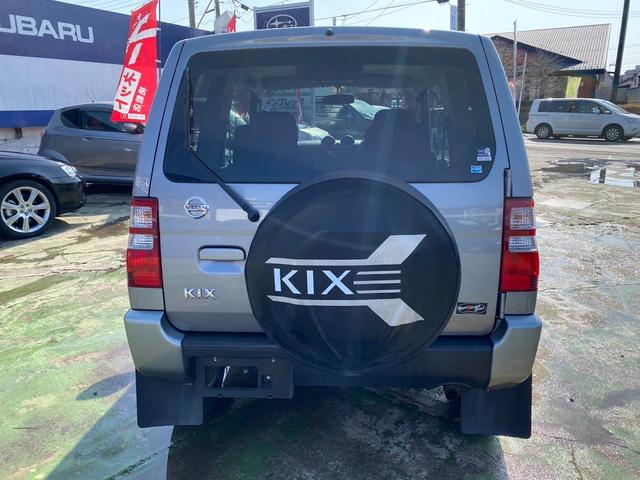 キックス ＲＸ　４ＷＤ　ＨＩＬＯ切り替え４ＷＤ　禁煙車　ドアバイザー　電動格納ミラー　純正アルミホイール　フォグランプ　ターボ車　キーレス　濃色ガラス　背面タイヤ　パワーウィンドウ　パワステ　オーディオ（16枚目）