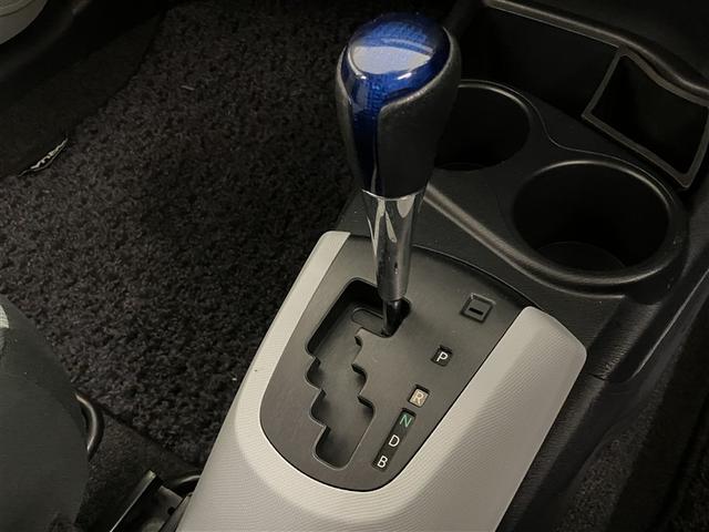 アクア Ｓ　スマートキープッシュスタート　キーレスエントリ　イモビ　ナビ＆ＴＶ　オートエアコン　デュアルエアバック　ＥＳＣ　Ｂカメラ　パワーウィンドウ　ＡＵＸ端子　ＥＴＣ　アルミホイール　ＳＲＳ　ワンセグＴＶ（16枚目）