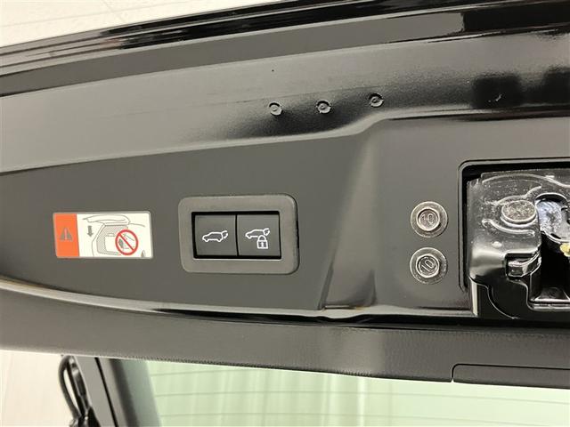 プリウス Ｚ　リアカメラ　プリクラッシュ　ＰＷシート　ＡＣ１００Ｖ電源　ＬＥＤランプ　オートクルーズ　アルミホイール　ドライブレコーダ　ＡＣ　運転席エアバッグ　横滑り防止装置　ＥＴＣ付　盗難防止システム　ＴＶ（32枚目）