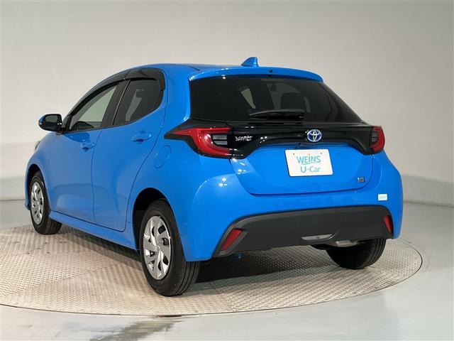 ヤリス ハイブリッドG LEDライト サイドエアバッグ スマートキ ナビ Bモニター ドライブレコーダー ETC車載器 横滑り防止装置 クルコン セキュリティアラーム メディアプレイヤー接続 パワステ 点検記録簿 キーフリー(4枚目)