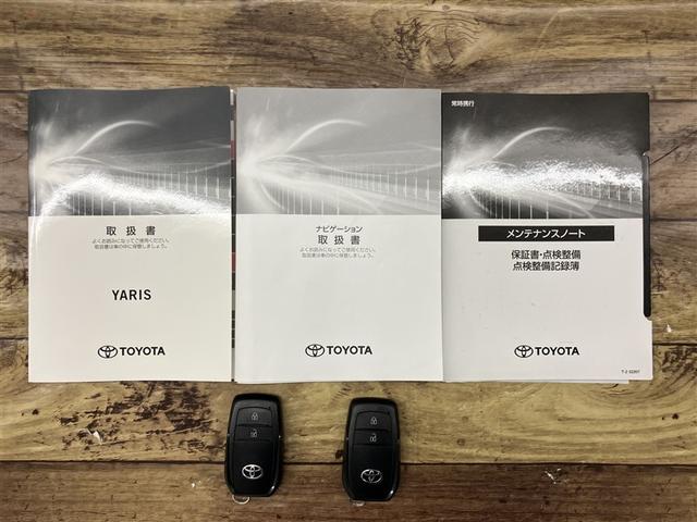 ヤリス ハイブリッドG LEDライト サイドエアバッグ スマートキ ナビ Bモニター ドライブレコーダー ETC車載器 横滑り防止装置 クルコン セキュリティアラーム メディアプレイヤー接続 パワステ 点検記録簿 キーフリー(20枚目)