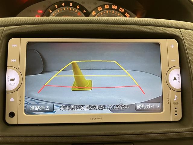 シエンタ DICE-G ウォークスルー Bカメ ワンセグテレビ Pウインドウ WエアB キーレスエントリーキー メンテナンスノート AUX接続 メモリーナビ ナビTV 両側自動ドア ABS エアバッグ 3列シート 1オーナー(8枚目)