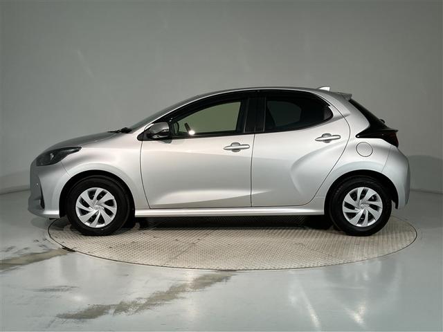 ヤリス Ｇ　カーナビ　点検記録簿　Ｂカメラ　エアコン　スマートキー＆プッシュスタート　ドライブレコーダー　メモリーナビゲーション　イモビ　横滑り防止システム　クルーズＣ　ＡＢＳ　パワーウィンドウ　Ｗエアバック（2枚目）