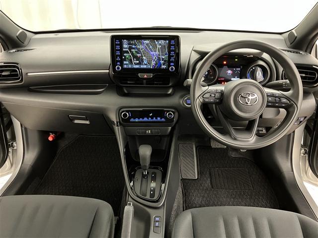 ヤリス Ｇ　カーナビ　点検記録簿　Ｂカメラ　エアコン　スマートキー＆プッシュスタート　ドライブレコーダー　メモリーナビゲーション　イモビ　横滑り防止システム　クルーズＣ　ＡＢＳ　パワーウィンドウ　Ｗエアバック（5枚目）