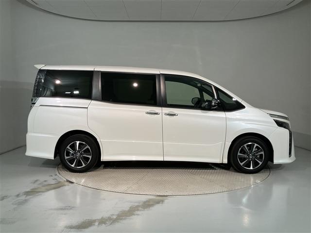 ヴォクシー ZS 煌III プリクラッシュ スマートキ アイスト DVD再生機能 横滑り防止装置 ナビTV アルミ 三列シート WAC 盗難防止 オートエアコン キーレス ETC装備 パワステ メモリナビ クルコン ABS(3枚目)