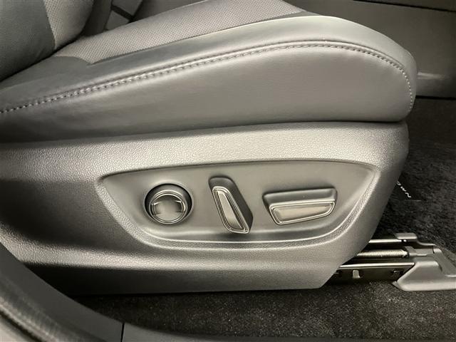 クラウンクロスオーバー Ｇアドバンスド・レザーパッケージ　ＴＳＳ　ハーフレザー　フルセグＴＶ　パワーシート　ＬＥＤヘッドライト　クルーズコントロール　Ｂカメラ　ドライブレコーダ　オートエアコン　アルミホイル　ＥＴＣ付　横滑り防止装置　４ＷＤ　ＴＶ　エアバッグ（28枚目）