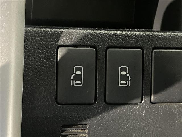 ヴォクシー Ｘ　Ｌエディション　助手席エアバッグ　盗難防止　キ－レス　ＤＶＤ再生可　全席パワーウインドウ　ＡＴエアコン　ＡＵＸ　ＥＴＣ装備　リアカメラ　メモリーナビ　三列シート　運転席エアバッグ　ＡＢＳ　スマートキー　ウォークスルー（11枚目）