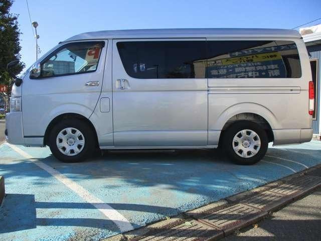 ハイエースワゴン ＧＬ　ミドルルーフ車　片側スライドドア　パワーウィンドウ　パワーステアリング　運転席エアバック　Ｗエアコン　ＡＢＳ　キーレスエントリー　フロントフォグランプ（6枚目）
