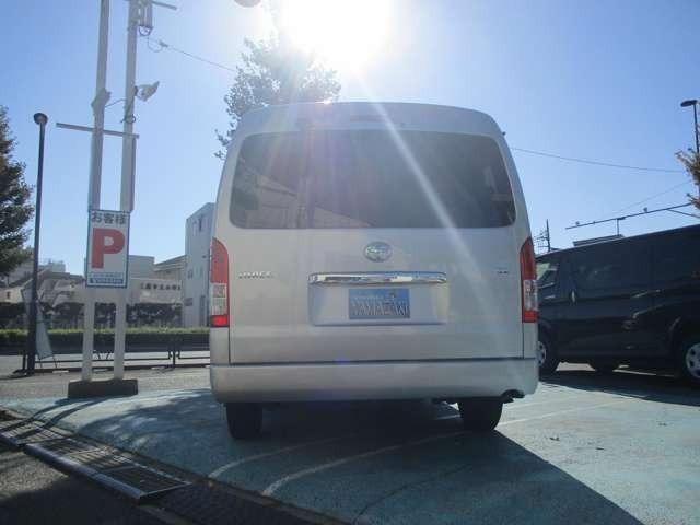 ハイエースワゴン ＧＬ　ミドルルーフ車　片側スライドドア　パワーウィンドウ　パワーステアリング　運転席エアバック　Ｗエアコン　ＡＢＳ　キーレスエントリー　フロントフォグランプ（8枚目）