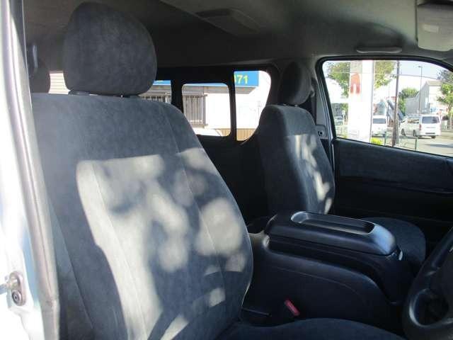 ハイエースワゴン ＧＬ　ミドルルーフ車　片側スライドドア　パワーウィンドウ　パワーステアリング　運転席エアバック　Ｗエアコン　ＡＢＳ　キーレスエントリー　フロントフォグランプ（29枚目）