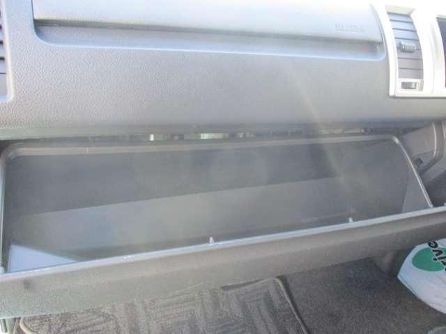 ハイエースワゴン ＧＬ　ミドルルーフ車　片側スライドドア　パワーウィンドウ　パワーステアリング　運転席エアバック　Ｗエアコン　ＡＢＳ　キーレスエントリー　フロントフォグランプ（32枚目）