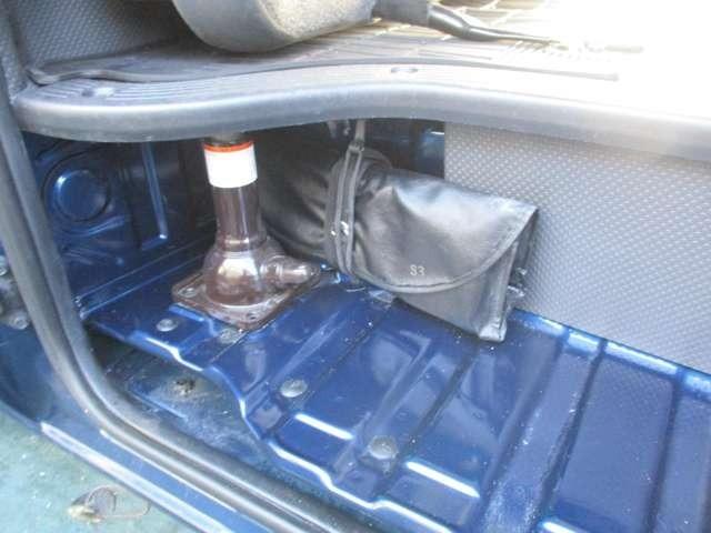 ハイエースバン ロングDX GLパッケージ ディーゼル車 両側スライドドア TVナビ付き オートマチックハイビーム ミュージックサーバ CD パワーステアリング パワーウィンドウ 衝突被害軽減システム キーレスエントリー(33枚目)