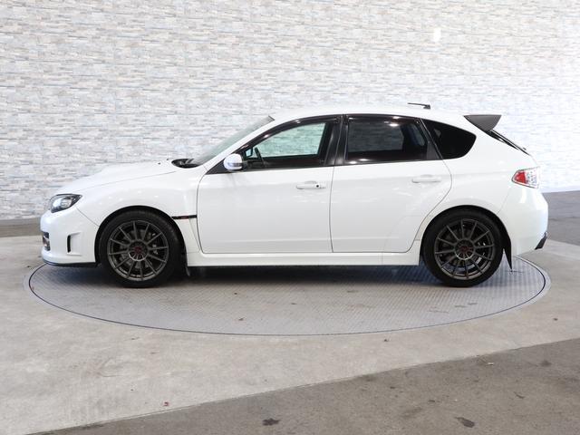 WRX STI 20thアニバーサリー 6MT純正ナビTVドラレコ黒半革バケットシートETCローダウンSTiスポイラーHID1オーナー(5枚目)