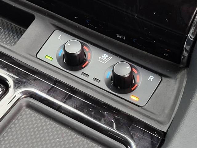 ヴェルファイアハイブリッド ＺＲ　Ｇエディション　後期／４ＷＤ／後席モニタ／黒本革電動メモリーシート／シートベンチレーション／後席シートヒーター／エグゼクティブシート／トヨタセーフティセンス／ステアリングヒーター／１００Ｖ電源／純正ナビ／バックカメラ（9枚目）