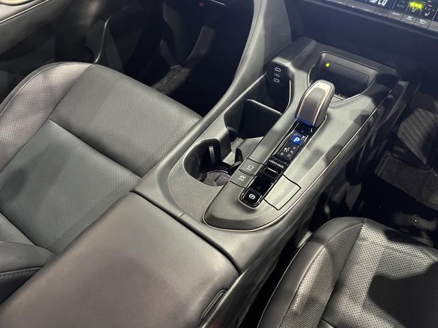 クラウンクロスオーバー Ｇアドバンスド・レザーパッケージ　４ＷＤ／４眼ＬＥＤ／デジタルインナーミラー／本革電動メモリーシート／シートベンチレーション／ＨＵＤ／トヨタセーフティセンス／レーダークルコン／ＬＴＡ／パノラミックビューモニター／ディスプレイオーディオ（31枚目）
