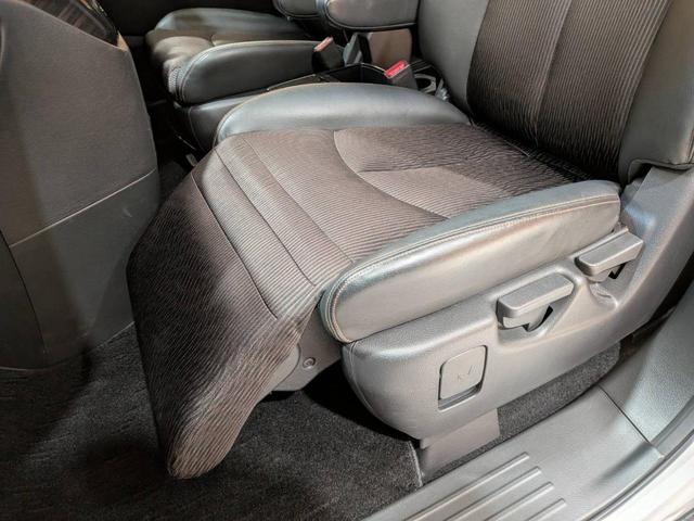 エルグランド 250ハイウェイスター フリップダウンモニター/黒ハーフレザーシート/両側電動スライドドア/クルーズコントロール/ETC/純正ナビ/地デジ/Bluetooth/バックカメラ/HIDオートライト/純正18AW(11枚目)