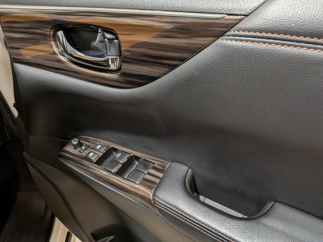 エルグランド 250ハイウェイスター フリップダウンモニター/黒ハーフレザーシート/両側電動スライドドア/クルーズコントロール/ETC/純正ナビ/地デジ/Bluetooth/バックカメラ/HIDオートライト/純正18AW(42枚目)