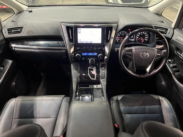 アルファード ２．５Ｓ　Ｃパッケージ　後期／４ＷＤ／フリップダウンモニター／合皮電動メモリーシート／シートベンチレーション／３眼ＬＥＤ／トヨタセーフティセンス／デジタルインナーミラー／ＢＳＭ／ＲＣＴＡ／純正ナビ／バックカメラ／純正ＡＷ（21枚目）
