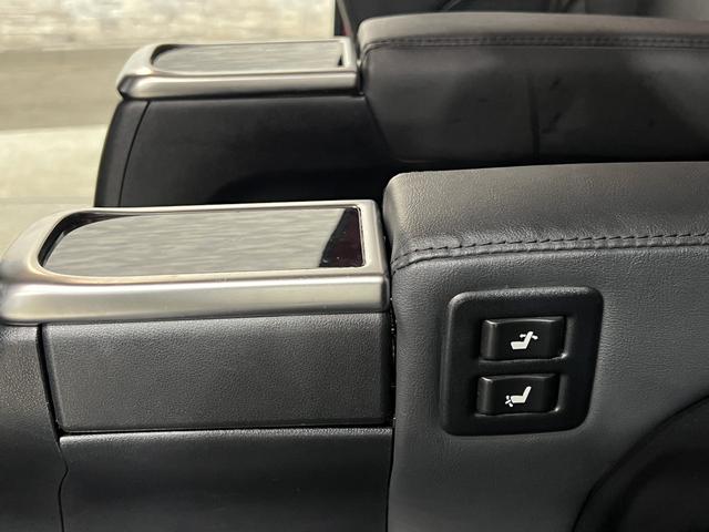 アルファード ２．５Ｓ　Ｃパッケージ　後期／４ＷＤ／フリップダウンモニター／合皮電動メモリーシート／シートベンチレーション／３眼ＬＥＤ／トヨタセーフティセンス／デジタルインナーミラー／ＢＳＭ／ＲＣＴＡ／純正ナビ／バックカメラ／純正ＡＷ（42枚目）