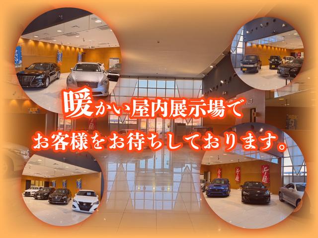 クラウン ロイヤルサルーン　電動シート／クルーズコントロール／スマートキー／ＥＴＣ／横滑り防止装置／純正ナビ／Ｂｌｕｅｔｏｏｔｈ／バックカメラ／地デジ／ＨＩＤオートライト／純正ＡＷ（5枚目）