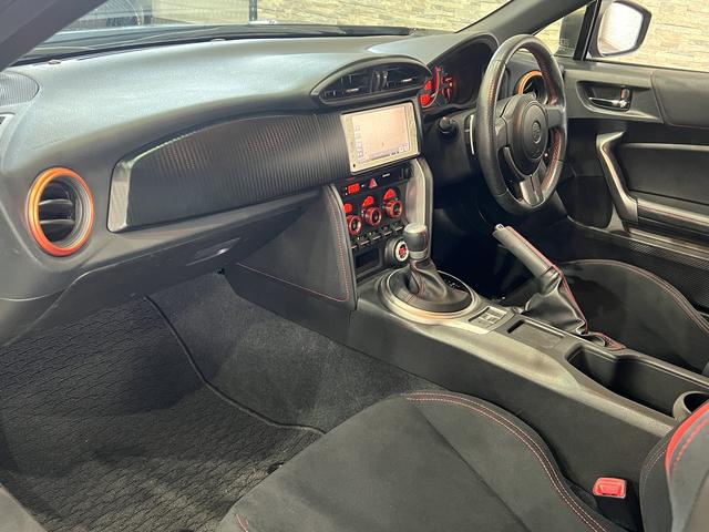 ８６ ＧＴ　ＴＲＤリアスポイラー／純正リアバンパーガーニッシュ／ＶＳＣスポーツモード／パドルシフト／スマートキー／ＥＴＣ／純正ナビ／Ｂｌｕｅｔｏｏｔｈ／バックカメラ／ＨＩＤオートライト／純正ＡＷ（30枚目）