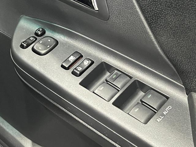 ヴェルファイア ２．４Ｚ　両側電動スライドドア／クリアランスソナー／スマートキー／ＥＴＣ／横滑り防止装置／純正ナビ／Ｂｌｕｅｔｏｏｔｈ／バックカメラ／地デジ／ＨＩＤオートライト／純正ＡＷ（24枚目）