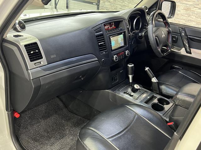 パジェロ ロング GR 4WD/ルーフレール/アルパインツィーター/ディーゼル/シートヒーター/ETC/横滑り防止装置/ヘッドランプウォッシャー/カロッツェリアディスプレイオーディオ/バックカメラ/LEDオートライト(34枚目)