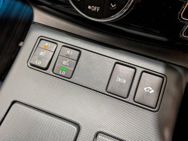 エスティマハイブリッド アエラス レザーパッケージ 4WD/フリップダウンモニター/黒本革電動シート/シートヒーター/両側電動スライドドア/クルーズコントロール/クリアランスソナー/パワーバックドア/100V電源/パノラミックビューモニター/純正ナビ(8枚目)