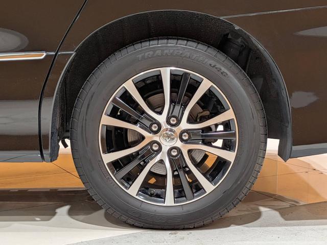 エスティマハイブリッド アエラス レザーパッケージ 4WD/フリップダウンモニター/黒本革電動シート/シートヒーター/両側電動スライドドア/クルーズコントロール/クリアランスソナー/パワーバックドア/100V電源/パノラミックビューモニター/純正ナビ(21枚目)