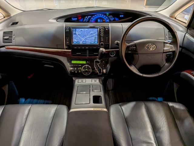 エスティマハイブリッド アエラス レザーパッケージ 4WD/フリップダウンモニター/黒本革電動シート/シートヒーター/両側電動スライドドア/クルーズコントロール/クリアランスソナー/パワーバックドア/100V電源/パノラミックビューモニター/純正ナビ(24枚目)