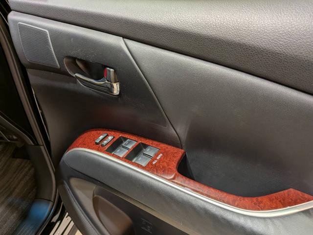 エスティマハイブリッド アエラス レザーパッケージ 4WD/フリップダウンモニター/黒本革電動シート/シートヒーター/両側電動スライドドア/クルーズコントロール/クリアランスソナー/パワーバックドア/100V電源/パノラミックビューモニター/純正ナビ(33枚目)