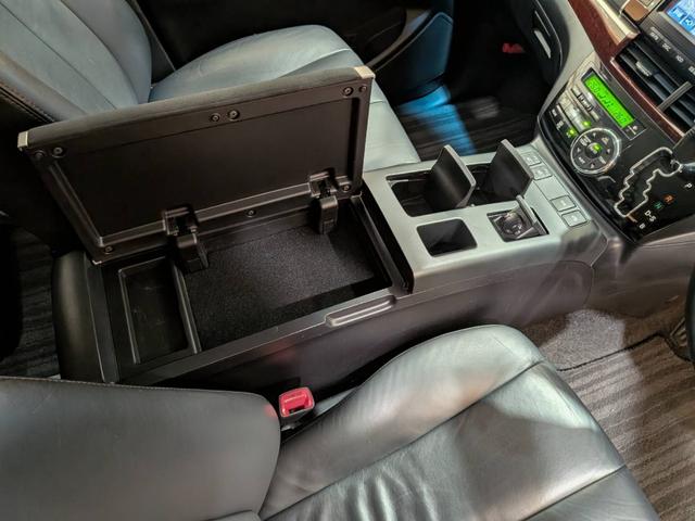 エスティマハイブリッド アエラス レザーパッケージ 4WD/フリップダウンモニター/黒本革電動シート/シートヒーター/両側電動スライドドア/クルーズコントロール/クリアランスソナー/パワーバックドア/100V電源/パノラミックビューモニター/純正ナビ(36枚目)