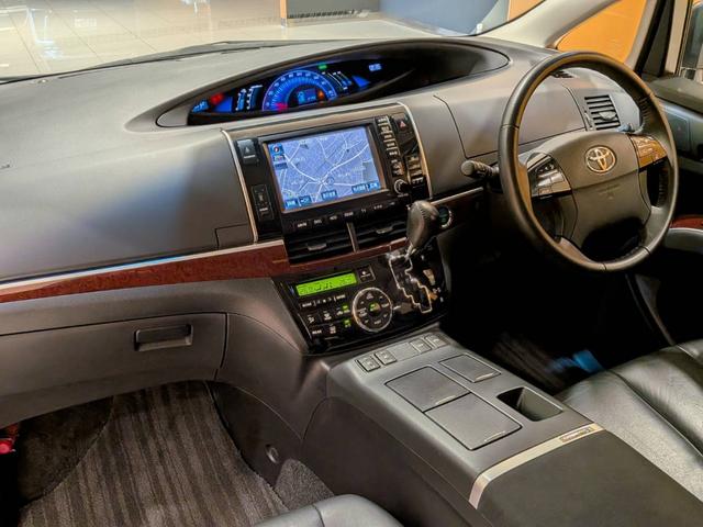 エスティマハイブリッド アエラス レザーパッケージ 4WD/フリップダウンモニター/黒本革電動シート/シートヒーター/両側電動スライドドア/クルーズコントロール/クリアランスソナー/パワーバックドア/100V電源/パノラミックビューモニター/純正ナビ(43枚目)